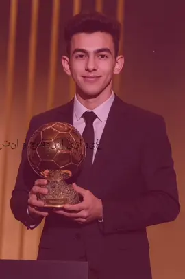 وياكم 😂+بس هاي على اساس گلة اله لا تغير ملامحي هوه ما غير ملامحي بس غيري ديكور وجهي كله 😂.  #fyp #tiktok 