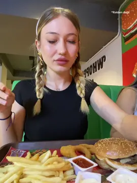 Bu aralar yine fast food’a taktım 🥹 . . . . #kesfetbeniöneçıkart #yemekvideoları #asmrfood #mukbangvideo #burgerking 