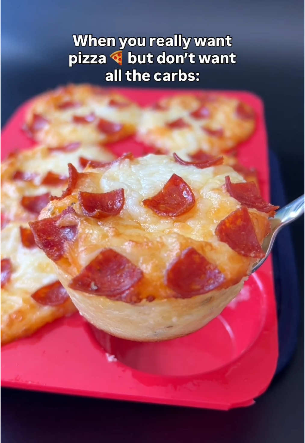 My Keto Pizza Muffins recipe is up now!! 🧁🍕 Recipe is linked in my profile or Google “sarahsfitfood pizza muffins” #ketopizza #lowcarbpizza #proteinpizza #pizzamuffins #glutenfreepizza #highproteinrecipes 