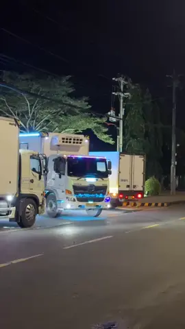 đẹp như hoa hậu mà đi chỡ heo thì phí quá kkkk