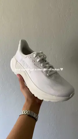 @HOKA shoes are one of my fav gym shoes! I'm wearing the Hoka Arahi 8 in White! If you've been eyeing Hokas or a new pair of shoes, visit @Hansen’s Shoes ! Use my code 
