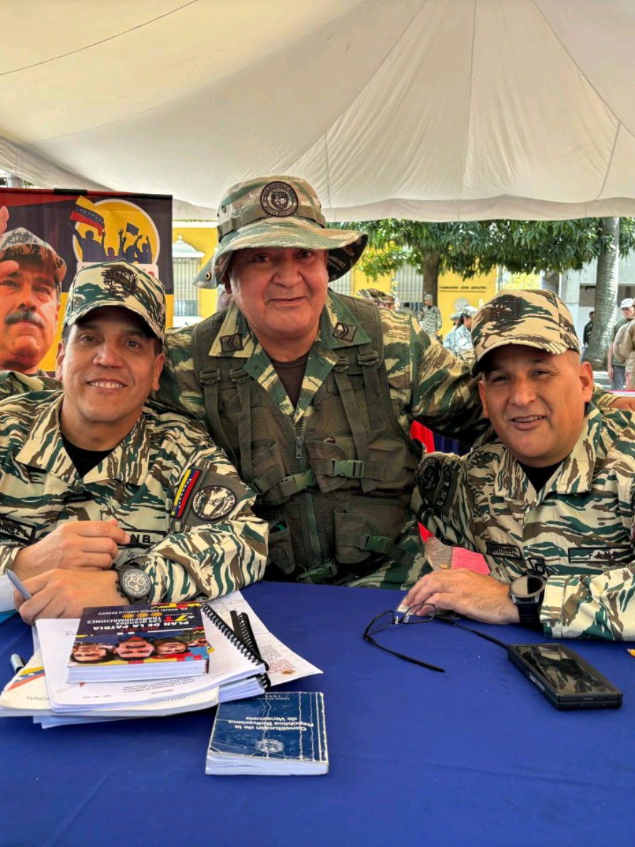 Una vez más, vamos con fuerza en el segundo día de registro y control de la Milicia Bolivariana, demostrando que tenemos innumerables razones para luchar bajo el liderazgo firme del Comandante en Jefe y Presidente Constitucional Nicolás Maduro Moros. @Johan Hernández 