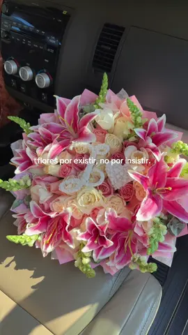 lirios 🥹🌸 insta: isabels_flores #isabelsflores #floristsoftiktok #fyp #ramobuchon #trending #blooms #hibiscus #ramo #houstonflorist #parati #lilybouquet #lirios #gf #htx #SmallBusiness #coquette #flowers #relateable #paraustedes #Love #noviazgo 