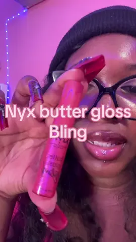Pink glitter lips. Non sticky. Gives a nice plumping effect!