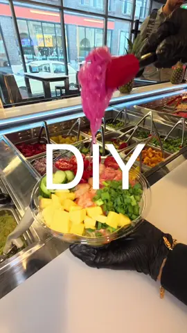 DIY POKE BOWL 🍚🍤 Abonne-toi pour découvrir Montréal :) #pokebowl #montreal #Foodie 