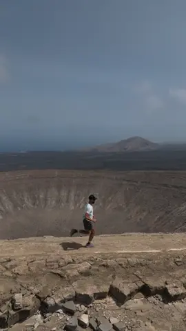 🌋 #lanzarote #canaryisland #vulcano #vulcan #vulcao 