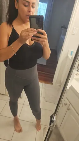 Just a mom trying to look decent but be comfortable... #halara #halaraleggings #moms #momspushing40 #naturalandreal 