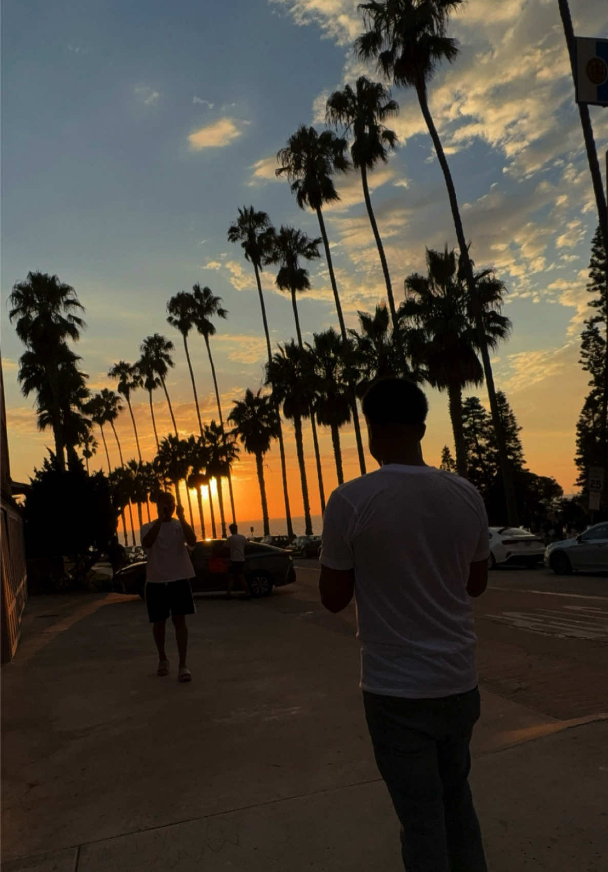 Golden sunsets & even better company ✨ @Edabsan_irikiba, please subscribe to my YouTube channel. Thank you! #SomaliViral #SomaliContent #SomaliCreators #SomaliTikTok #SomaliYouTube   