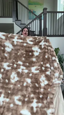 I’m so obsessed with this blanket #Blanket #SoftBlanket #GiftIdeas  