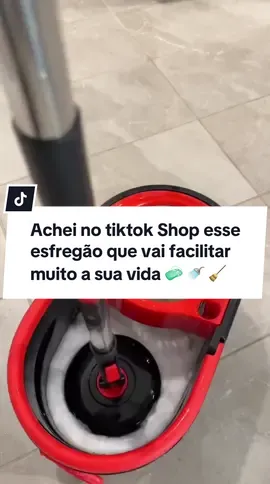 🧹 Descrição do Produto Esfregão giratório com balde e 2 refis, ideal para quem busca praticidade e eficiência na limpeza da casa. Com sistema de rotação 360° e deságue automático, você limpa o chão sem precisar molhar as mãos. O balde resistente facilita o uso diário e os refis extras garantem mais durabilidade. Perfeito para manter sua casa sempre limpa e brilhando com muito menos esforço. ✨🏡 #tiktokshop #tiktokafiliate 