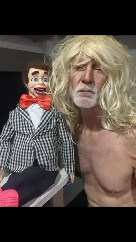 Seventies love-songs make Willard very emotional !!#funnyvid#comedy#lovesong#seventies #puppet