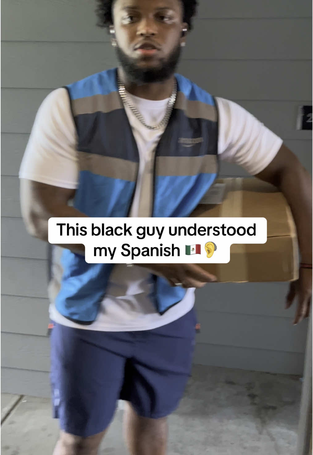 I did not expect him to understand me in Spanish  #translate #translationearbuds #translatingearbuds #translatingearbud 