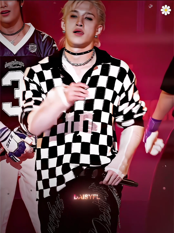 #BANGCHAN : chan with a manbun?? yes yes yes || #bangchanedit #chanstraykids #chanedit #bangchanskz 