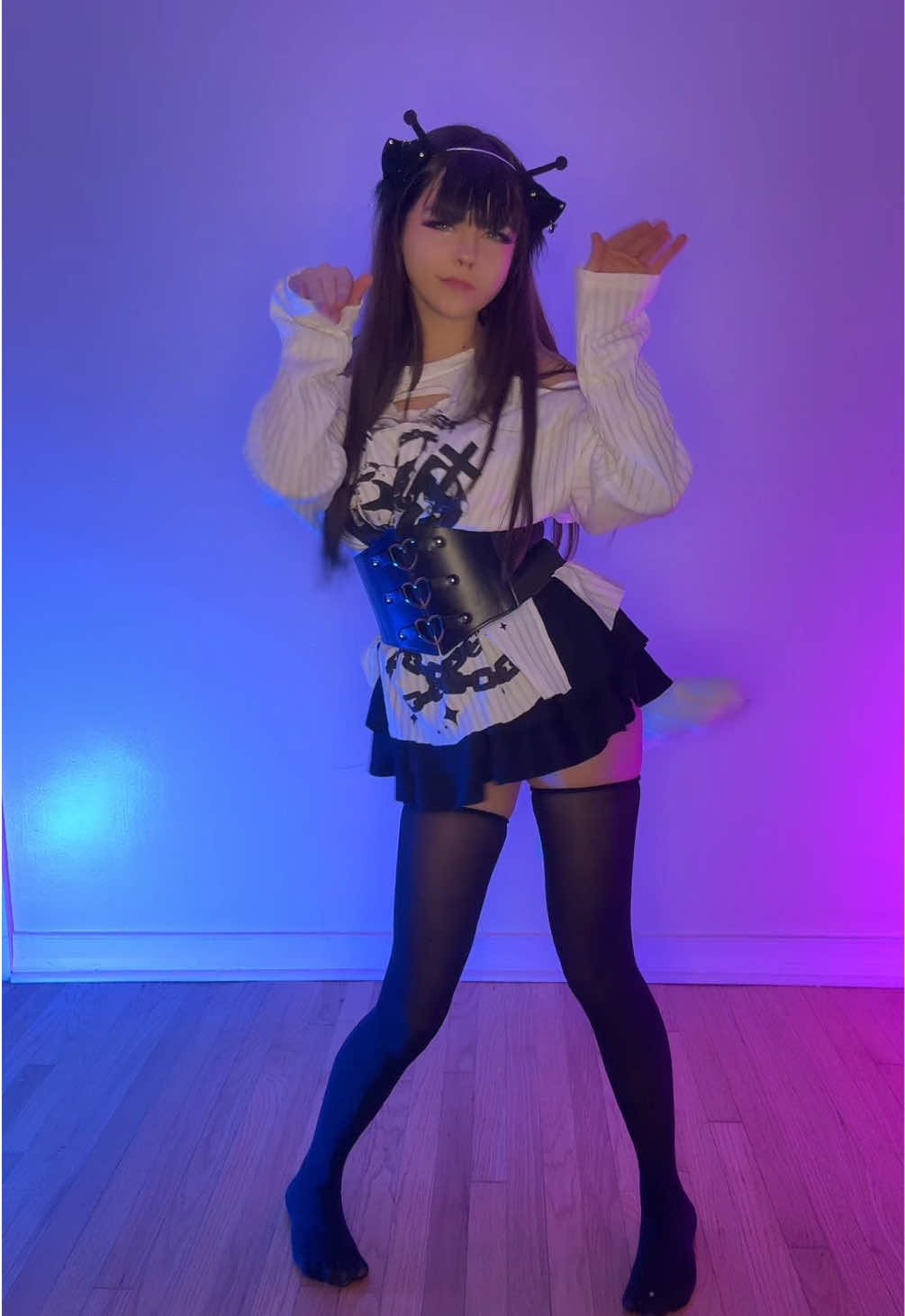 Peep my tail :3 