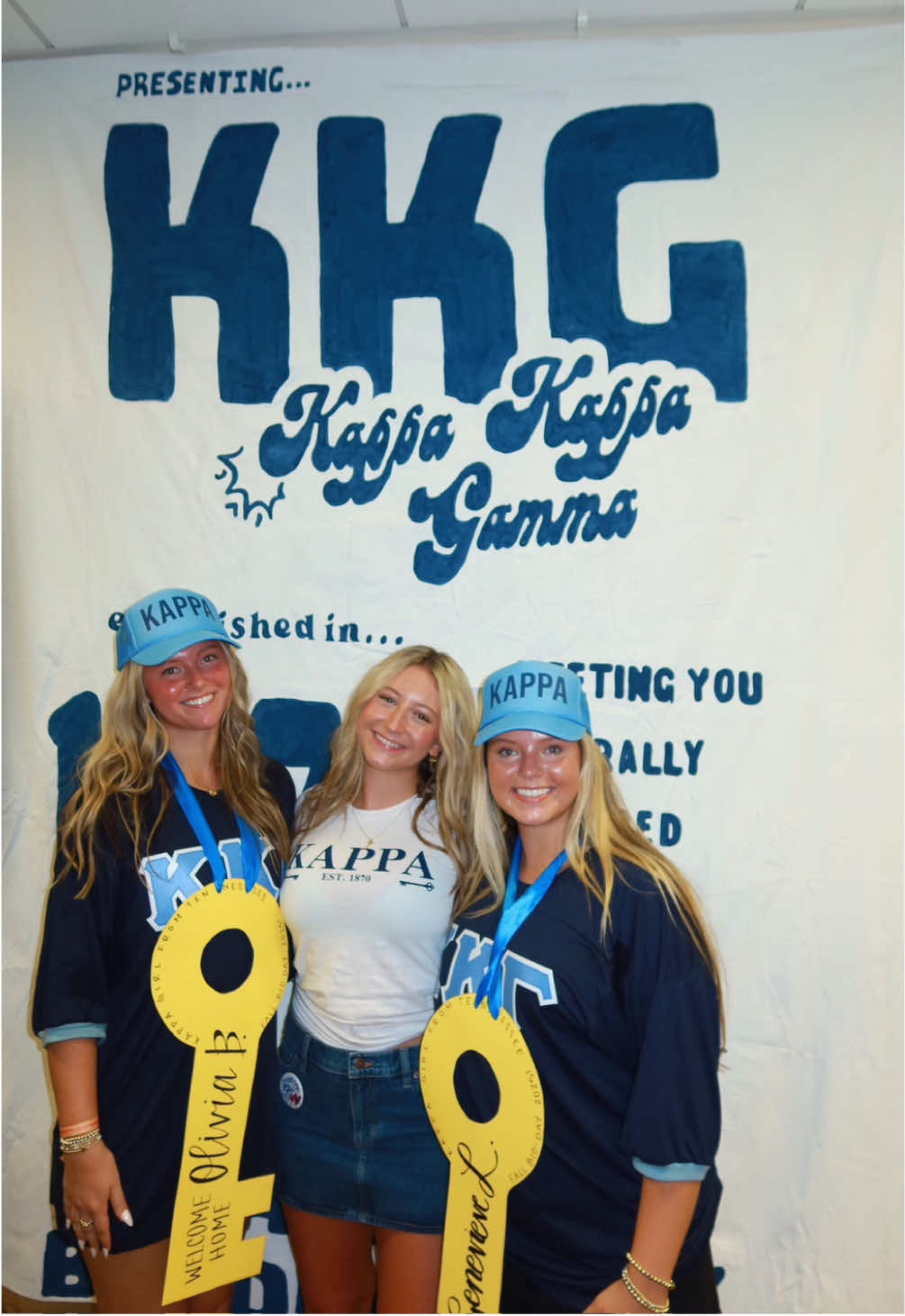 1 WEEK SINCE THE BEST DAY EVER 🔑🔑 Epsilon Lambda is thrilled to welcome home 160 new members and to reunite with our disaffiliated sisters! 💙 We are so excited for the years ahead with these amazing women✨🩵 #kkgtennessee #kappakappagamma 