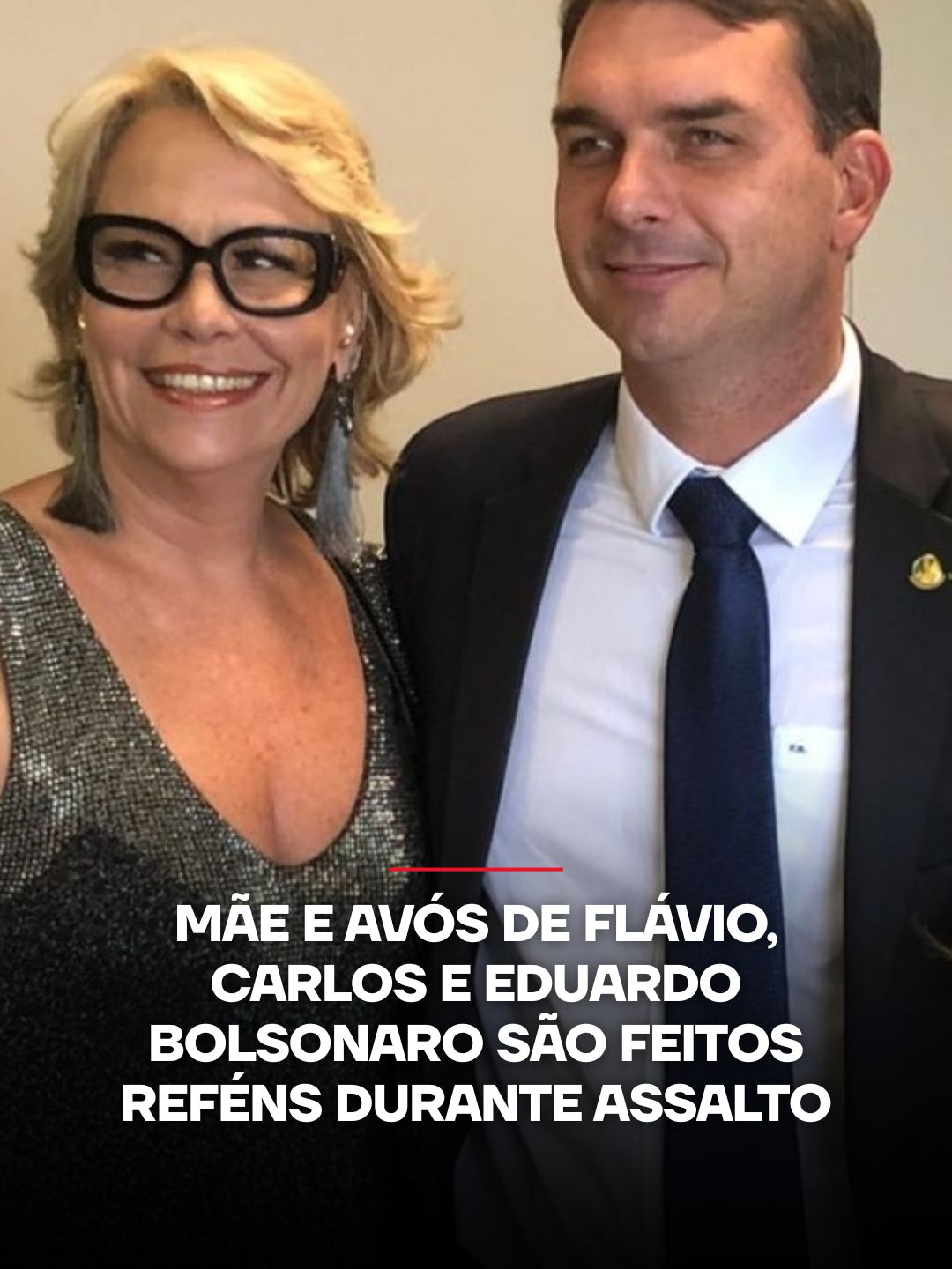 O senador Flávio Bolsonaro (PL-RJ) denunciou, neste domingo (24), que sua mãe e seus avós foram feitos reféns durante um assalto na casa onde moram, em Resende, no Rio de Janeiro. O filho de Jair Bolsonaro (PL) contou que todos estão bem, 