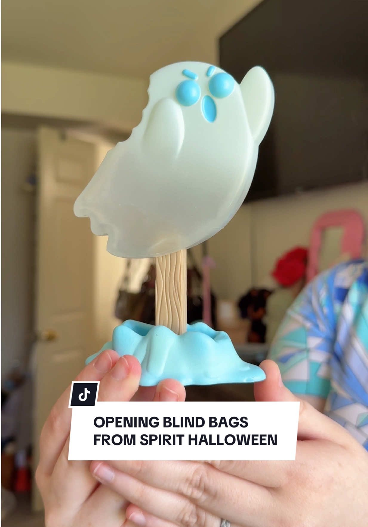 Popsicle blind bags @Spirit Halloween?! #spirithalloween2025 #blindboxopening #halloweenblindbox @CultureFly #creatorsearchinsights 