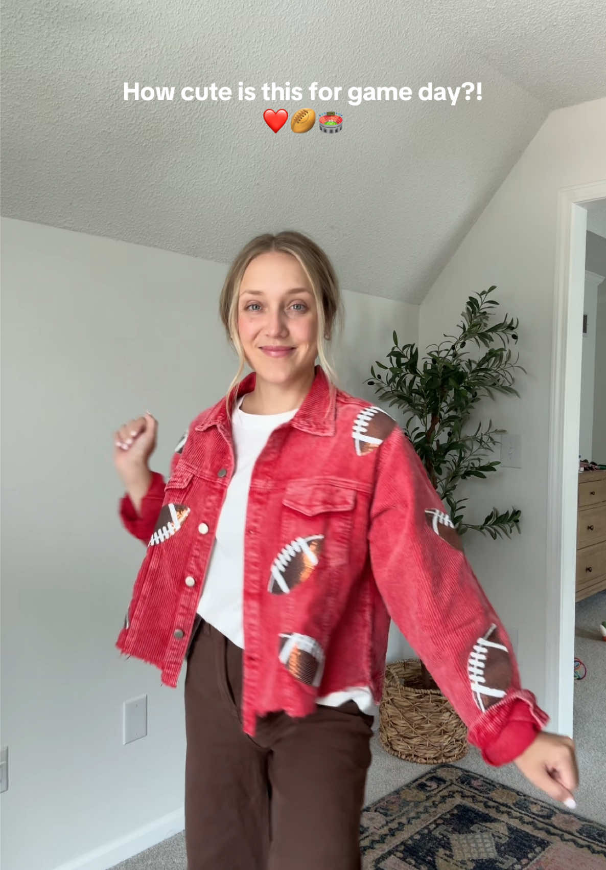 Your girl is ready for the @Chiefs (wearing a size medium) #gameday #chief #chiefsfootball #OOTD #easyoutfit 