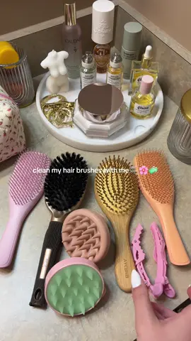 clean my hair brushes with me🫧🌸 #asmrsounds #cleaningtiktok #hairbrush #asmr #aesthetic 