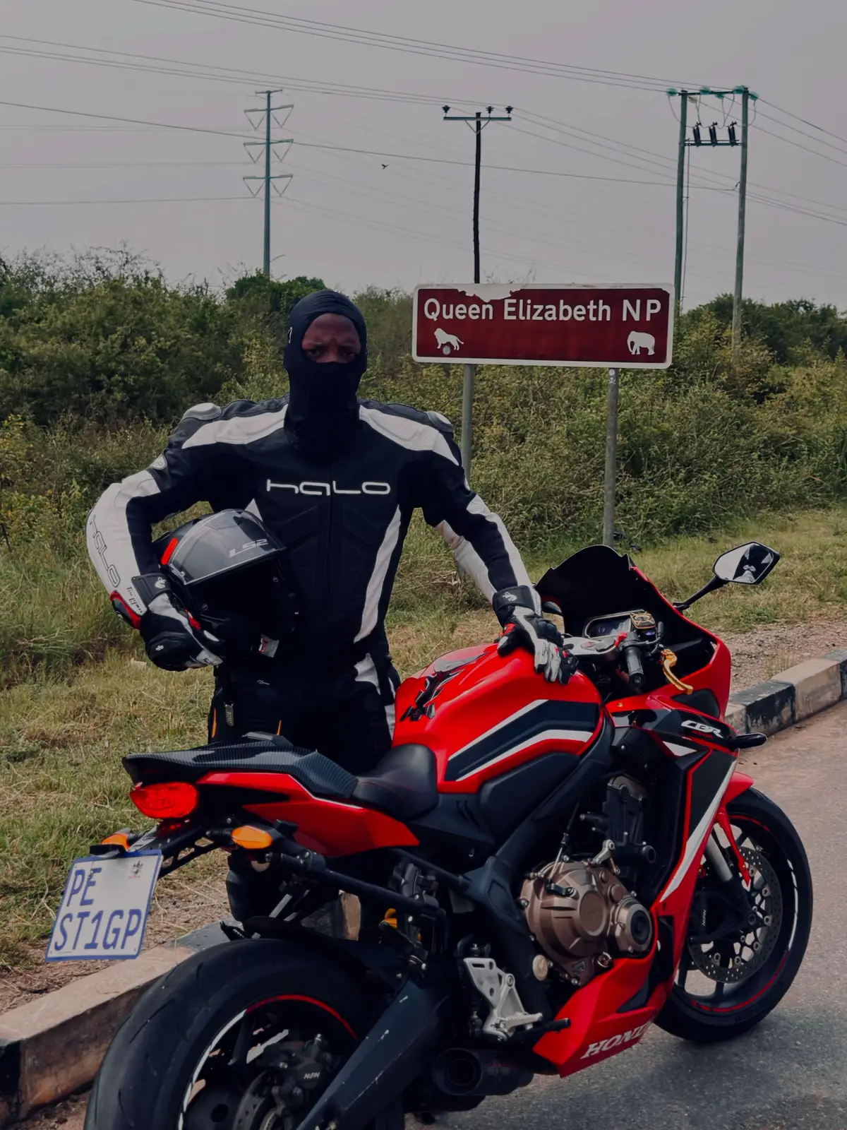 Man Life is short, buy the Bike🏍️, have a ride🛣️, live your dreams👌#axegangriders #foryoupage #honda #cbr650r 
