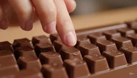 ASMR TECLADO DE CHOCOLATE 🤯🤯 #satysfyingvideo #veo3 #asmrsounds #asmrvideo #teclado 