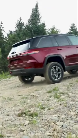 Wait for it… the price difference is SHOCKING 🤯 Is the 3rd row worth it? 🤔 You might be surprised! #carbuying #suvlife #cartok #jeepgrandcherokee #volkswagenatlas