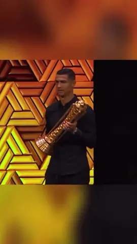 Cristiano Ronaldo presents the championship trophy as the global ambassador for the Esports World Cup 🏆🥇 #cristianoronaldo #georginarodriguez #cristiano #ronaldo #cr7 #foryoupage #georginagio #Love #family #cristianojr #goviral #ronaldofans #fyp #ronaldojr #esports #esport 