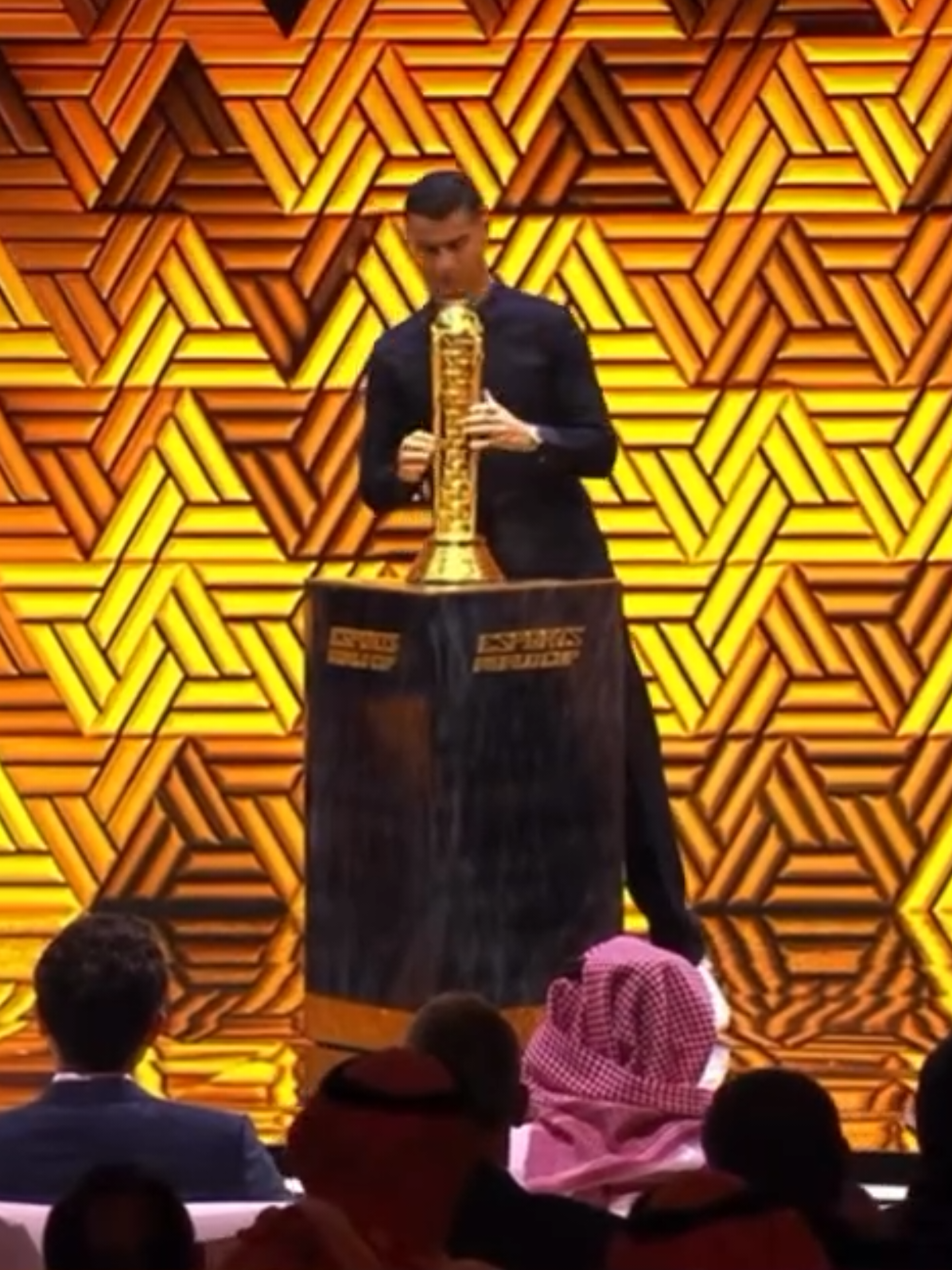 Cristiano Ronaldo presents the championship trophy as the ambassador for the Esports World Cup 🖤 #today #fouryou #viral #fyp #ronaldo 