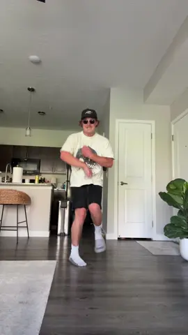 Slipper came back DC: @jerseyyjoe #dance #dancetok #trend #tylerthecreator #sugaronmytongue 