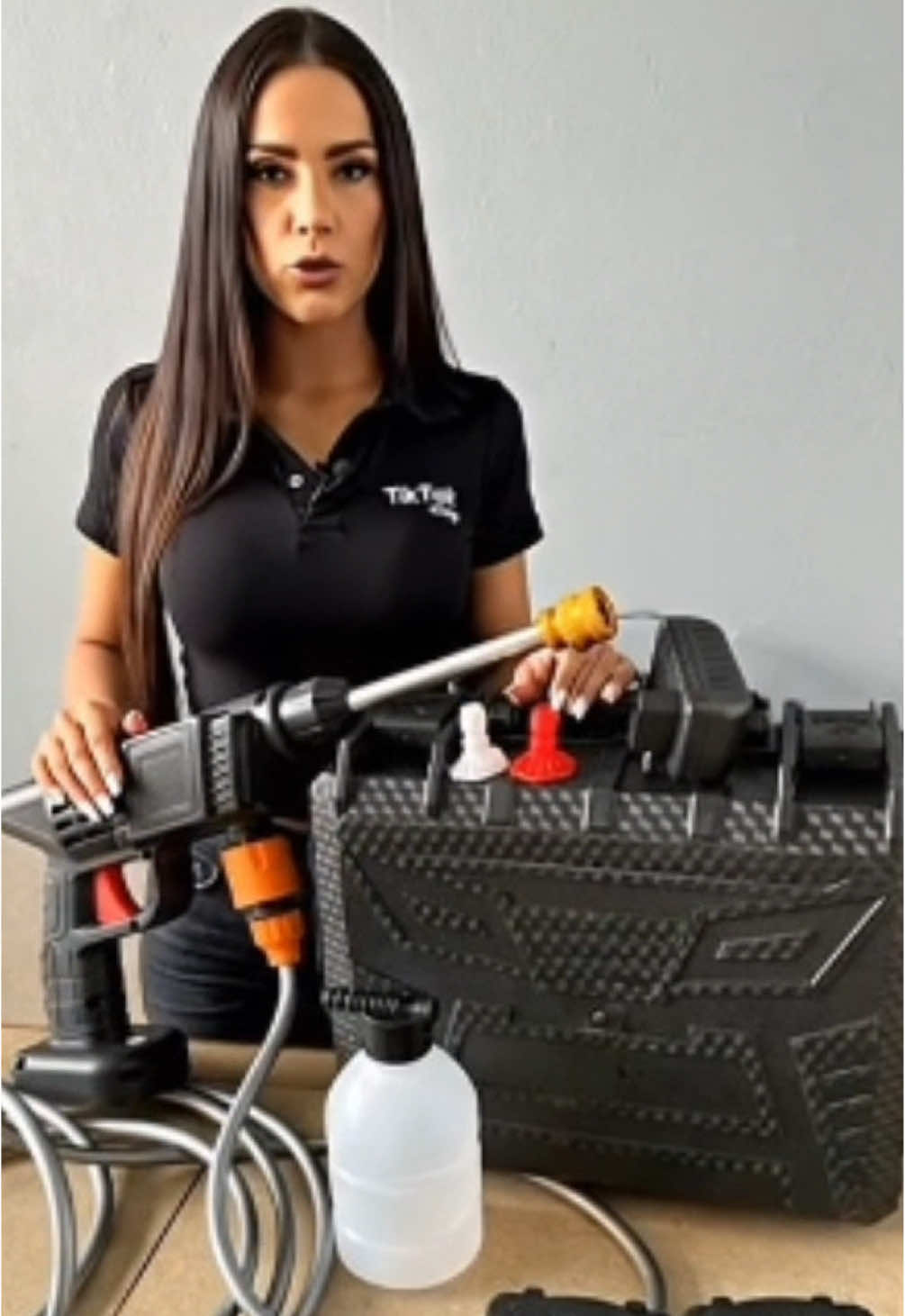 🚀 De R$332 por só R$99! Lava jato portátil 48V com 2 baterias + maleta completa. Potência e praticidade pra sua garagem 🛠️. E o melhor: parcele em até 2x sem juros no cartão! 🔥 #LavaJatoPortátil #FerramentasTikTok #OfertaRelâmpago #PromoTikTokShop #DescontoExclusivo