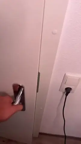 voilà comment une bonne meuf s'habille pour rendre visite à son chéri  même si elle est en colère contre lui