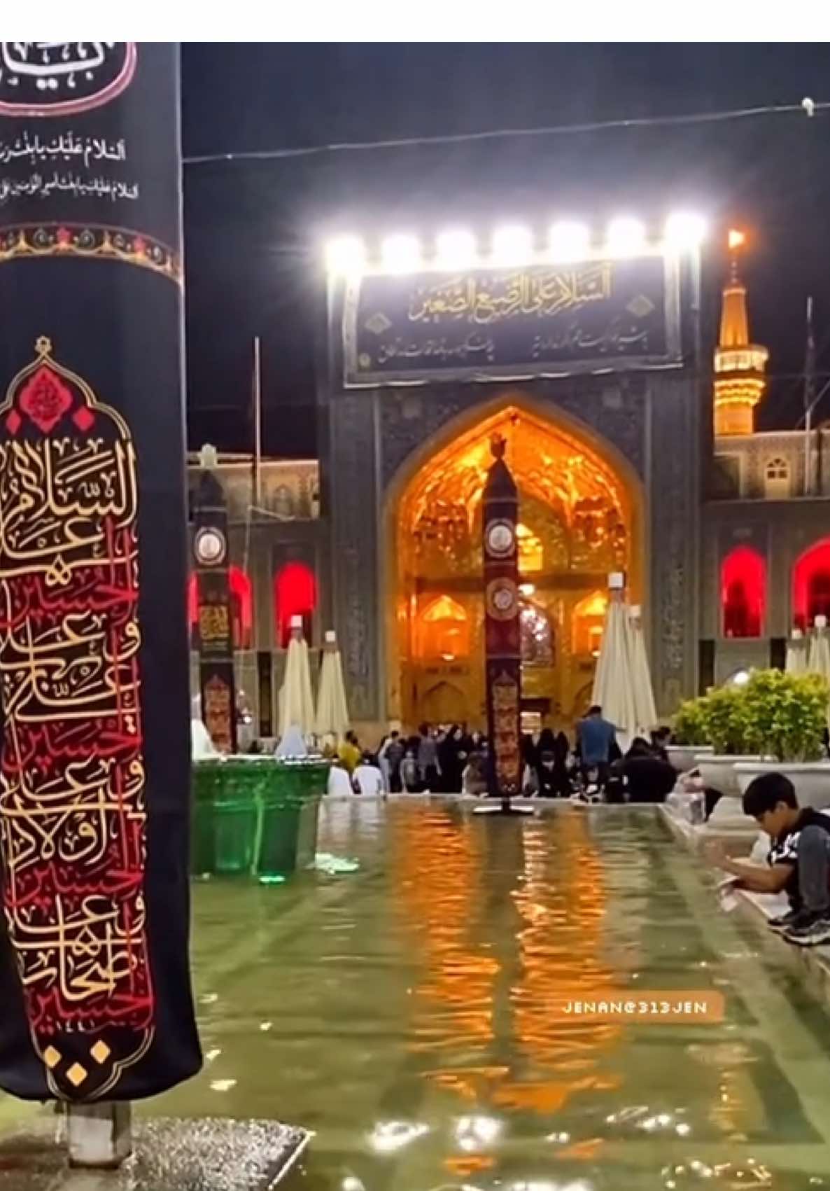 آمدم ای شاه پناهم بده  خط امانی ز گناهم بده ای حرمت ملجأ درماندگان  دور مران از در و راهم بده  ای گل بی‌خار گلستان عشق  قرب مکانی چو گیاهم بده لایق وصل تو که من نیستم  اذن به یک لحظه نگاهم بده ای که حریمت به مَثَل کهرباست شوق و سبک‌خیزی کاهم بده تا که ز عشق تو گدازم چو شمع گرمی جان‌سوز به آهم بده #الله #اهل_البيت_عليهم_سلام  #امامرضا_علیه_السلام #اللهم_صل_على_محمد_وآل_محمد #مشهدالرضا 