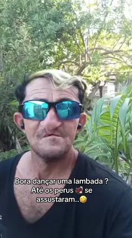 Quem é esse cantor ? Vocês sabem ? #videosengracados #viralvideos #palhaço #humor #alegria 