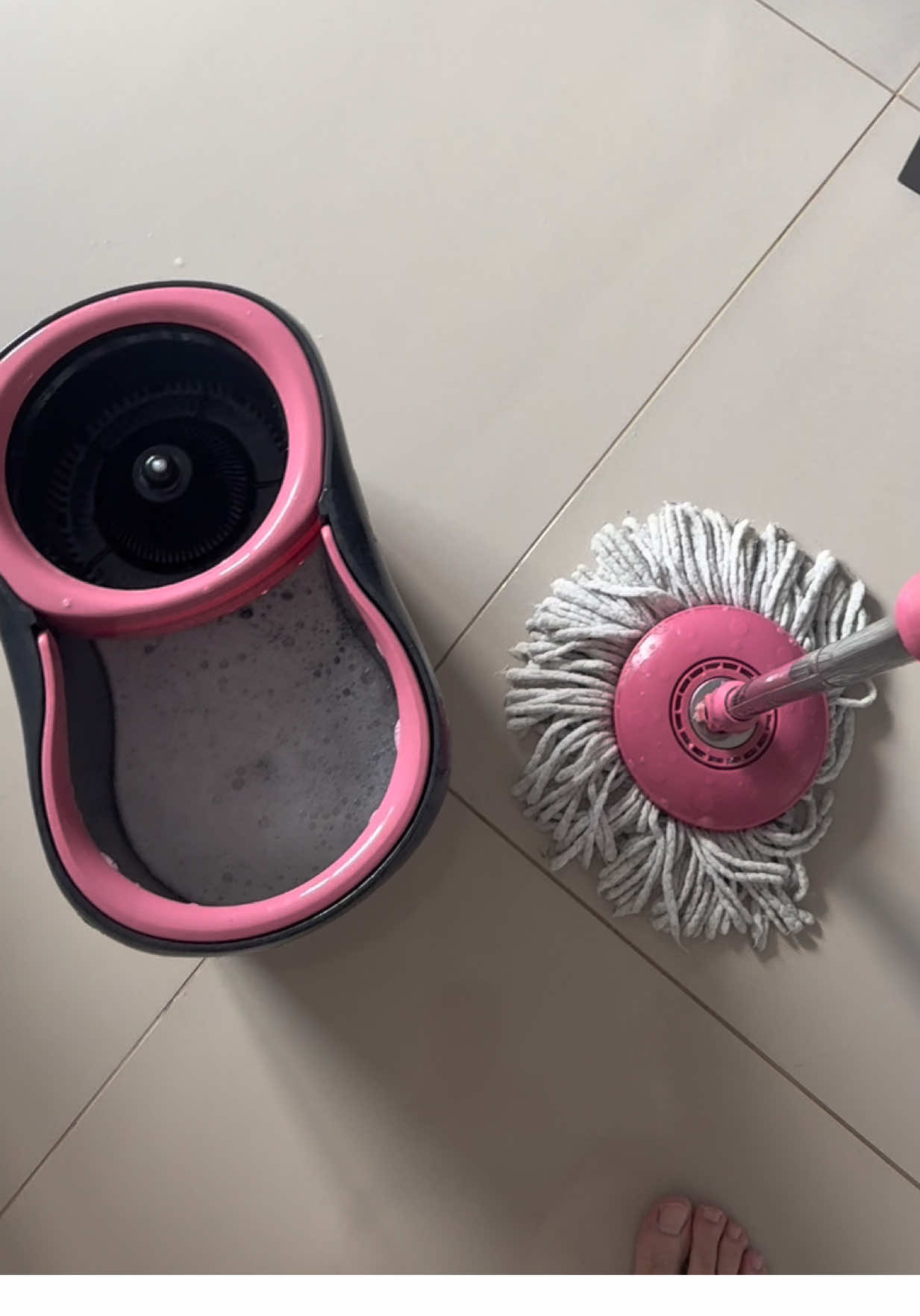 Agora aprendi a usar isso! 🧼🧹 #mop #dicasdelimpeza #morarsozinho #limpezadecasa 