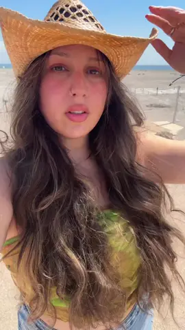 To Bombay beach #myaesthetic #fashiontiktok #outfitinspo #pinterestaesthetic 