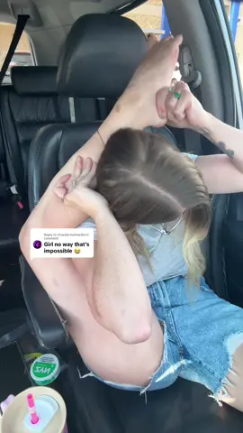 Replying to @Ananda Guimarães I did it hahaha #flexible 