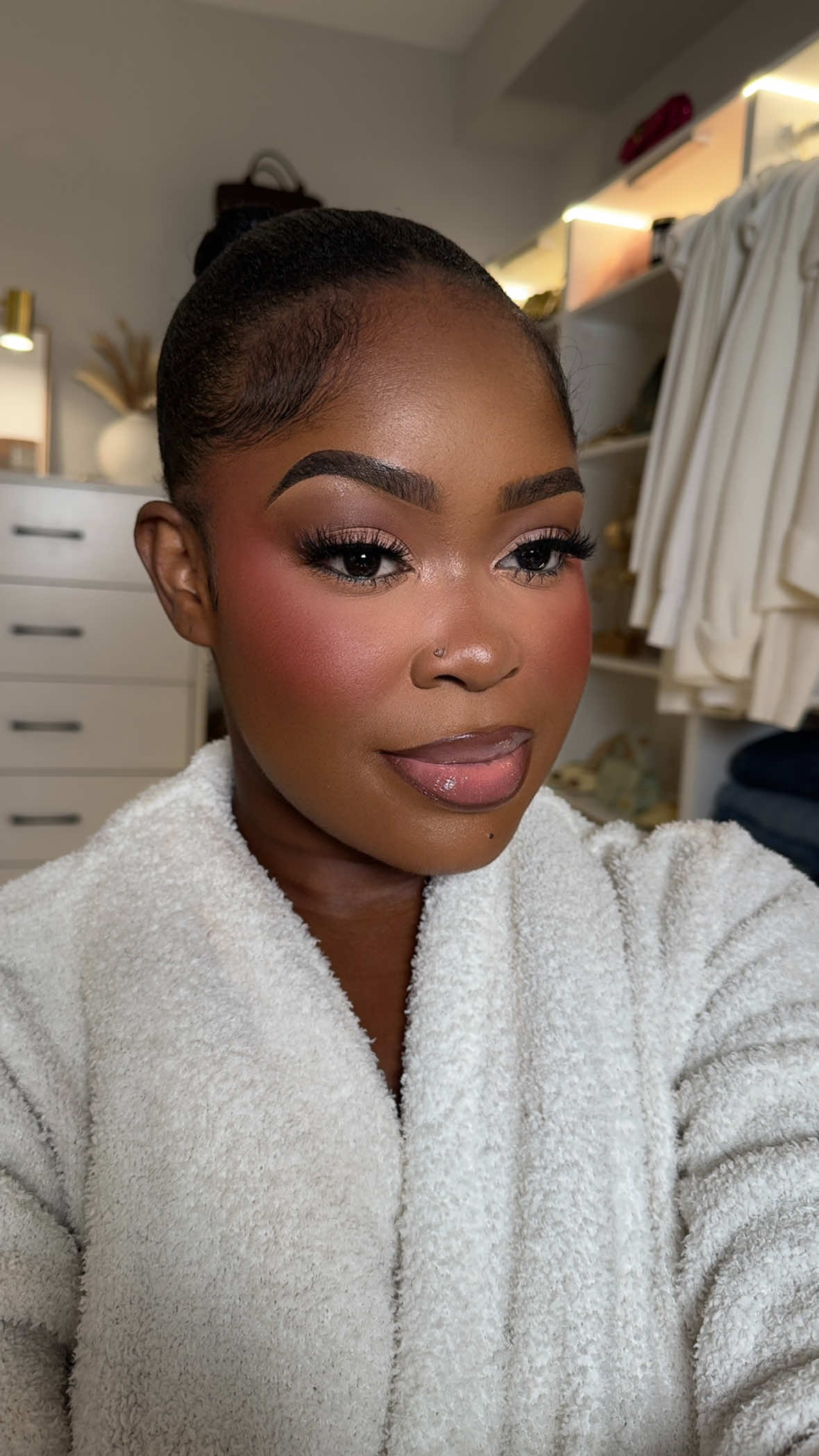 It's giving Barbie doll and I LOVEEEEE!!!💕🩷🌸🌺🌷💅🏾@Paintedbyesther  Products used: @Huda Beauty liquid blush in “intense guava”  @r.e.m. beauty liquid blush in “off book” @Juvia’s Place powder blush in 