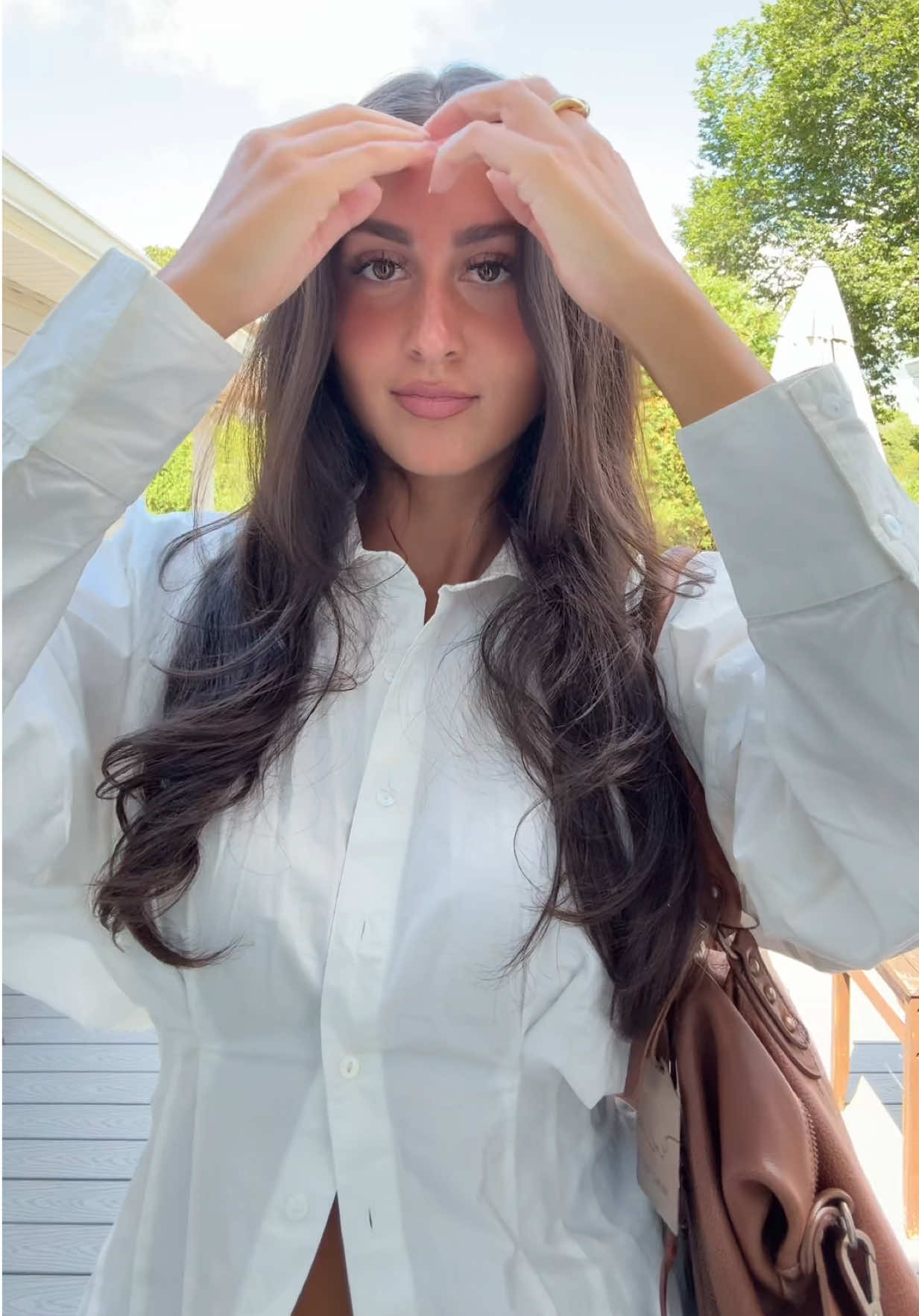 ignore the fact that I could’ve steamed my shirt 😗 #outfitinspo #fashiontiktok #fitcheck #freepeople 