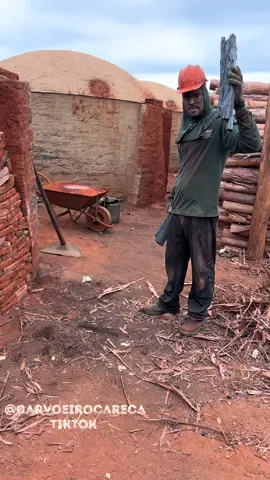 Finalizando a porta do forno e reforçando o pega do forno pra não correr o risco de apagar chama na pressão carvoeiro careca em ação #carvao #agro #trabalho #deus #viraltiktok 