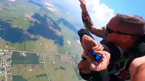 Come Sky Diving With Me 🥹 #fyp #skydive #bucketlist 