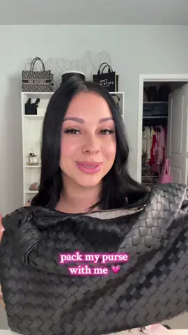 @touchland @essence.cosmetics @Huda Beauty ✨ #packmybagwithme #whatsinmypurse #whatsinmybag 