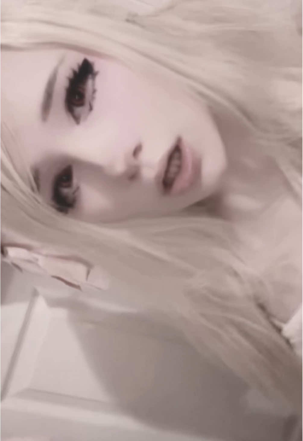i broke character <\3 …speakin of which i wonder ummh why a lot of people tell me i look sad irl.. i dont try to but apparently i jst have sad features ? like rbf but the b stands for blueee… it also might jst b that im rly anxious a lot tho.. i dunno why im talkin abt this i jst like to talk <\3 oh also i am trying new color editing ! since i cant find fossil filter anymore..
