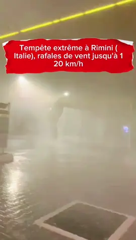 Tempête extrême à Rimini   des rafales de vent jusqu’à 120km/h ##rafale##tempete##apocalypse##rimini##italie