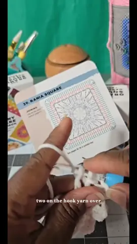 【Mother's Day gift】Granny Square Crochet Card Set - 50 Unique Designs, Beginner-Friendly Knitting & Crochet Guide, Perfect for Craft Enthusiasts，Best Gift for Mom