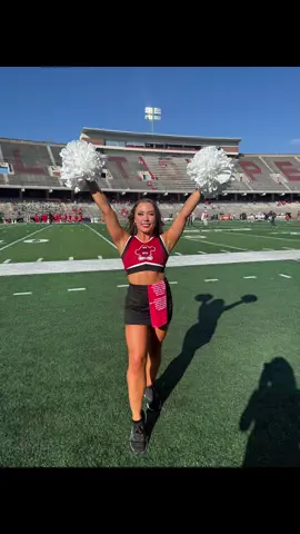 That’s my girl!! First collegiate gameday experience!!! #d1athlete #gotops #wkufootball #wkuhilltoppers #wkudt @mac@Macey 