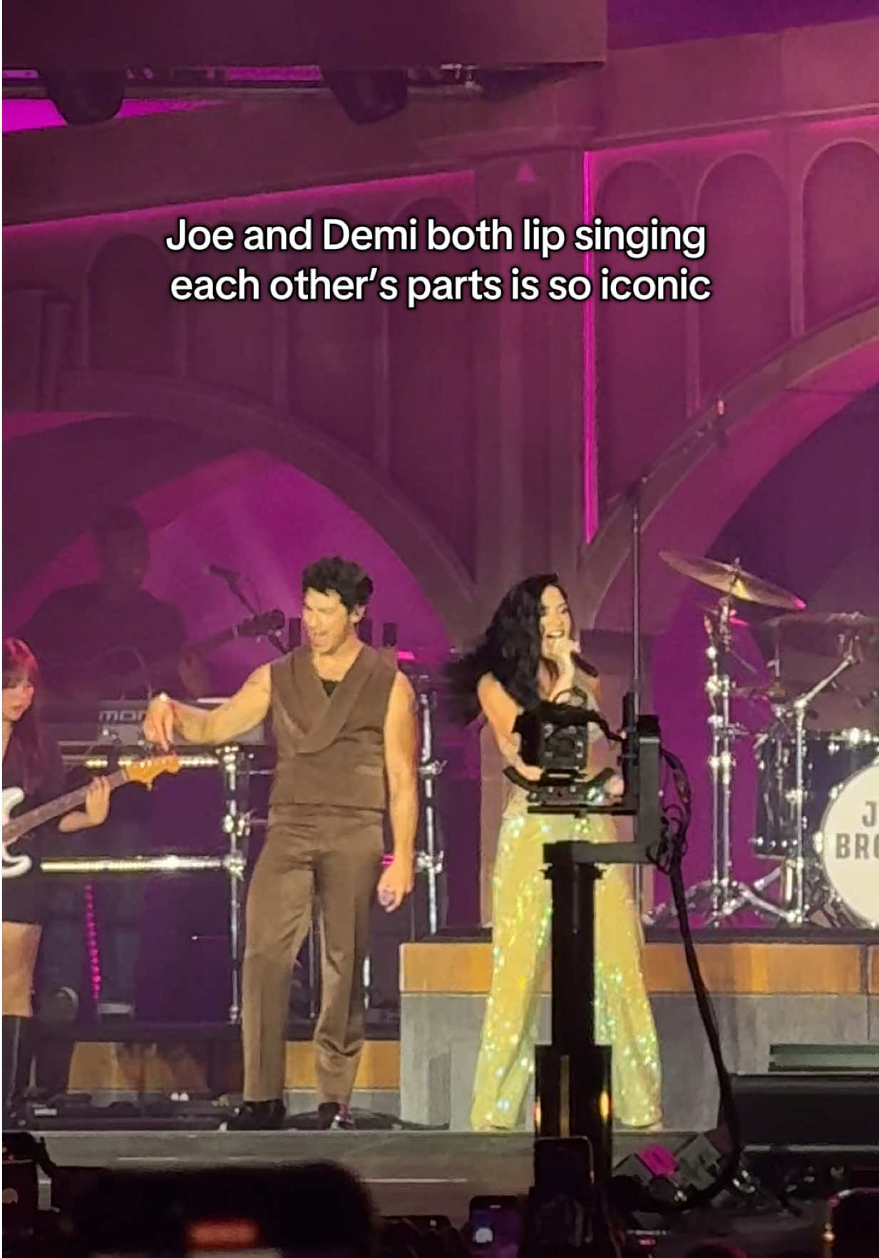 And Joe hyping up the crowd to cheer on Demi is so good!!!! ##jonasbrothersconcert##demilovato##joejonas##gottafindyou