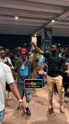 Shatta Wale shares lovely moments with his love Maali as he welcomes her at Kotoka International Airport  #kotokainternationalairport #shattawale #maali 