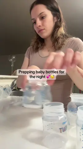 prepping baby’s bottles for the night 😴✨#fypシ #foryoupage #prepbottleswithme #preppingbottles #bottlepreppingasmr 