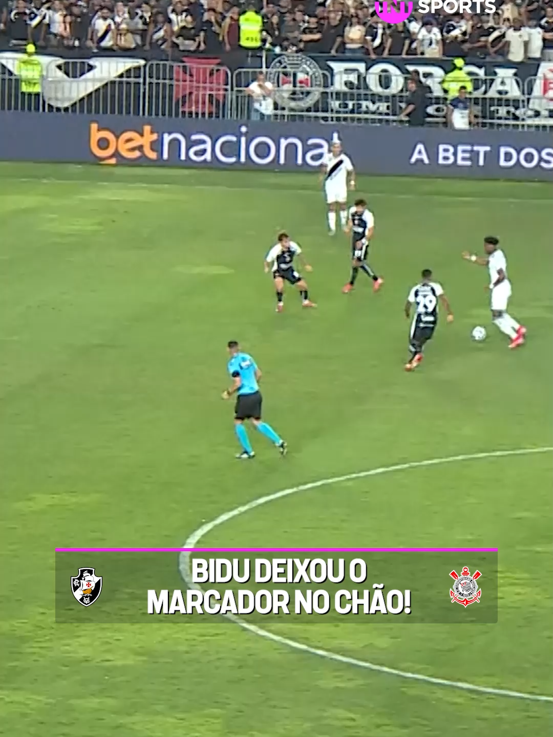 BIDU DO CÉU!!!!! CAALMA! 😅🔥 O lateral do Corinthians deixou o marcador do Vasco no chão com esse drible. #FutebolBrasileiro #BrasileirãoBetano #tiktokesportes #vasco #corinthians