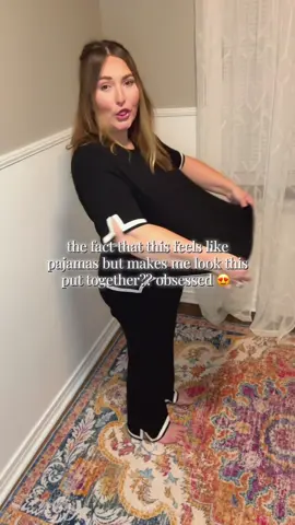 Mom hack: one outfit that feels like PJs but makes it look like I have my life together 👏✨ #MomHack #OOTDMomEdition #EffortlessStyle #MomLifeUnfiltered #ComfyButCute #MatchingSet #TikTokMadeMeBuyIt #EverydayChic #BusyMomStyle #TikTokShopFinds #CapCut 
